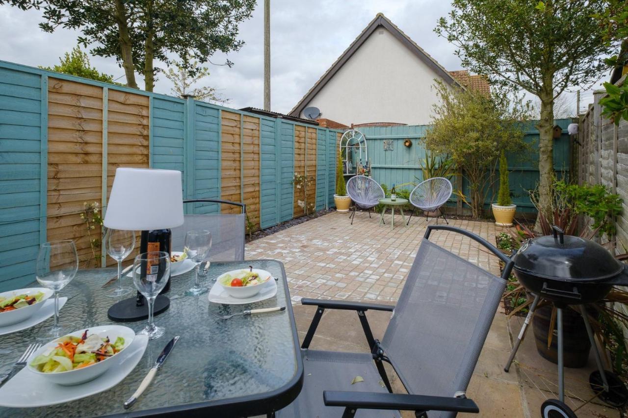 Hazel'S Villa Leiston Exterior photo